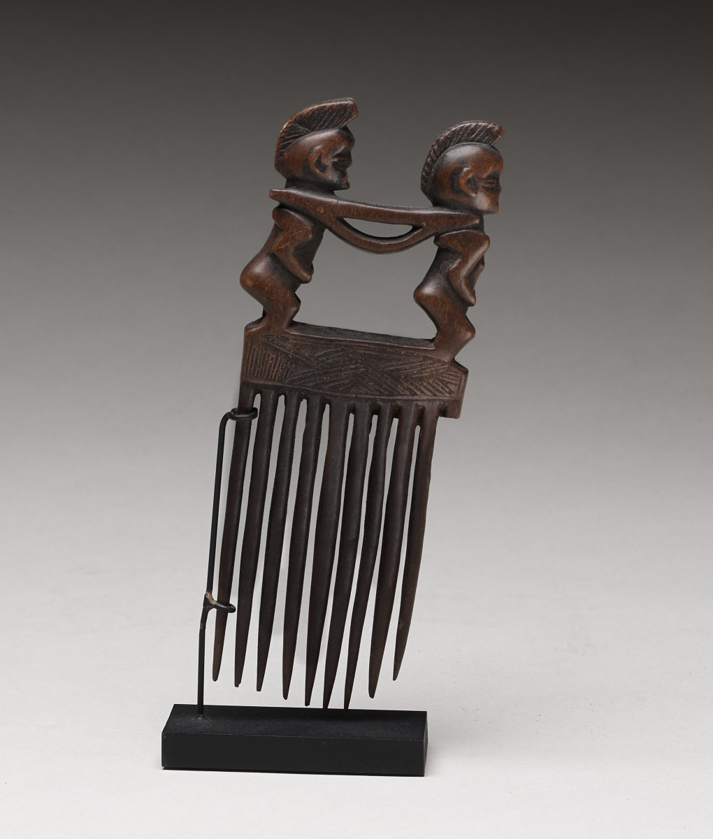 Comb with Two Figures